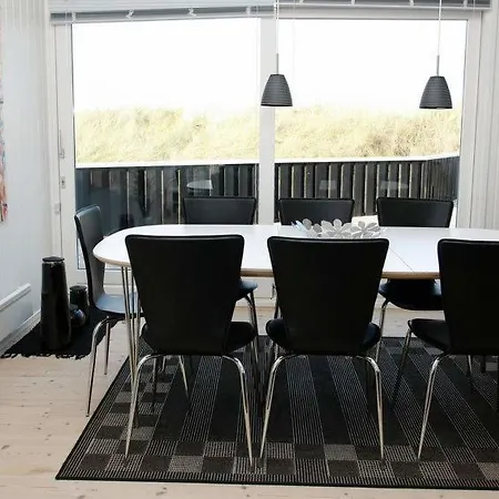 Sleeps 8 Pool Wifi Renden