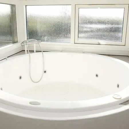 Sleeps 8 Pool Wifi 度假居 *