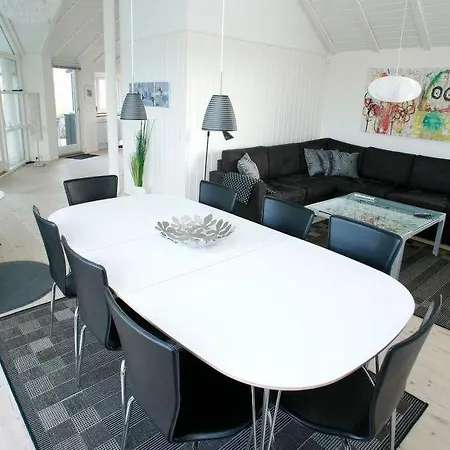 Sleeps 8 Pool Wifi Renden